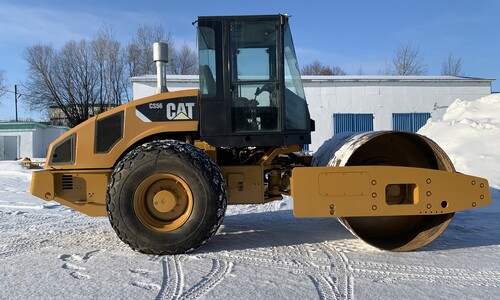 Аренда дорожного катка Caterpillar CS56
